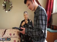 Sam Bourne fucks granny Savana for game controller